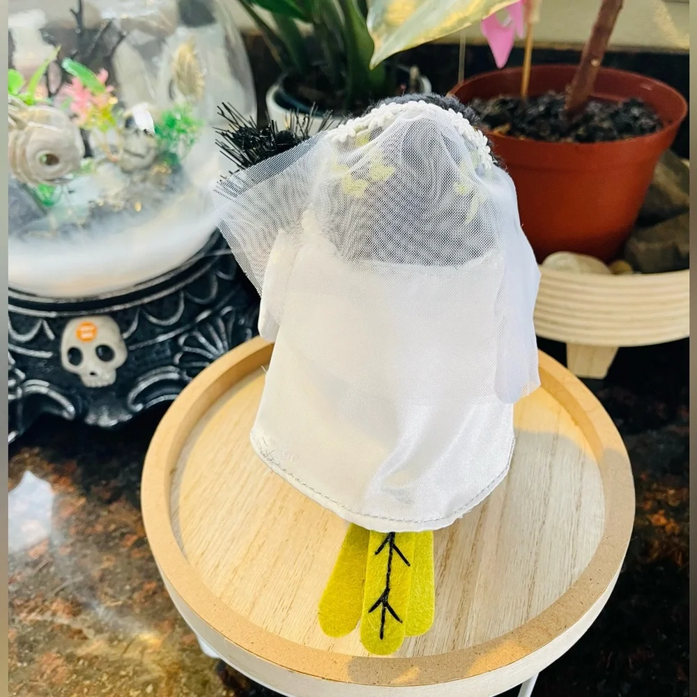 Target Halloween Bird Hyde & Eek “Freda” Featherly Friend Bride of Frankenstein